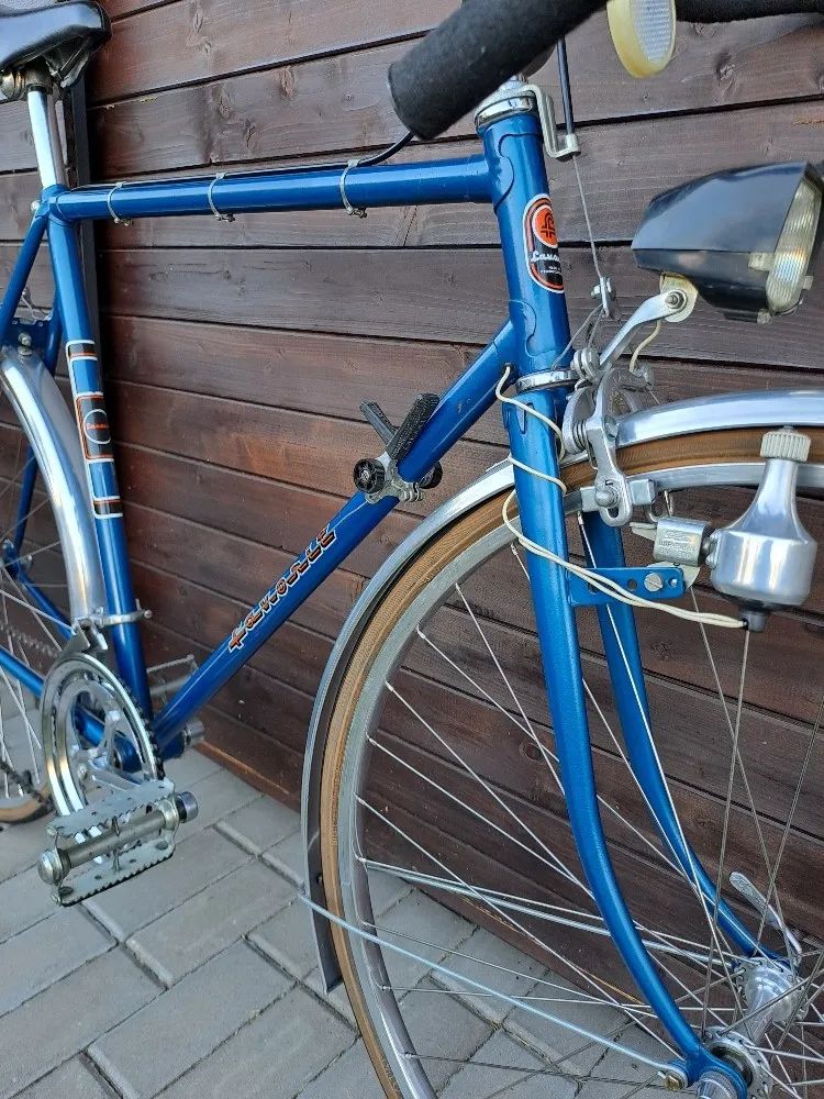 ZÁNOVNÍ ULOŽENKOVÝ Favorit vhodný jako dekorace podniku