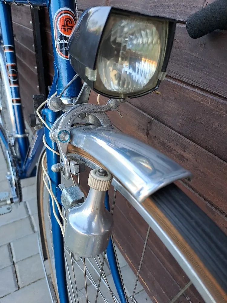 ZÁNOVNÍ ULOŽENKOVÝ Favorit vhodný jako dekorace podniku