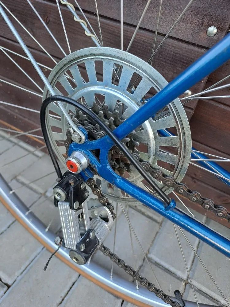 ZÁNOVNÍ ULOŽENKOVÝ Favorit vhodný jako dekorace podniku