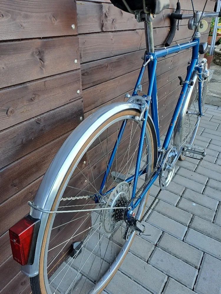 ZÁNOVNÍ ULOŽENKOVÝ Favorit vhodný jako dekorace podniku