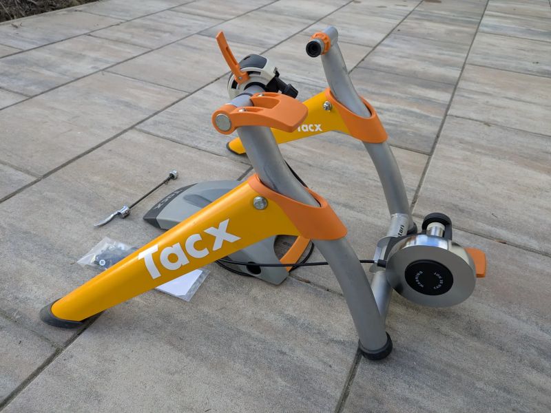 Cyklistický trenažér Tacx Satori Smart Turbo