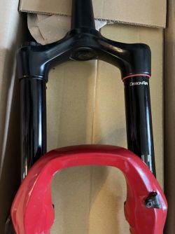 Rock Sho lyrik ultimate 27.5 170mm červená