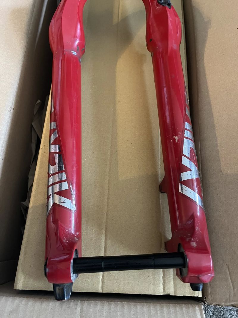 Rock Sho lyrik ultimate 27.5 170mm červená