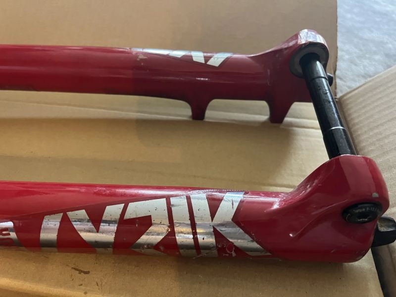 Rock Sho lyrik ultimate 27.5 170mm červená