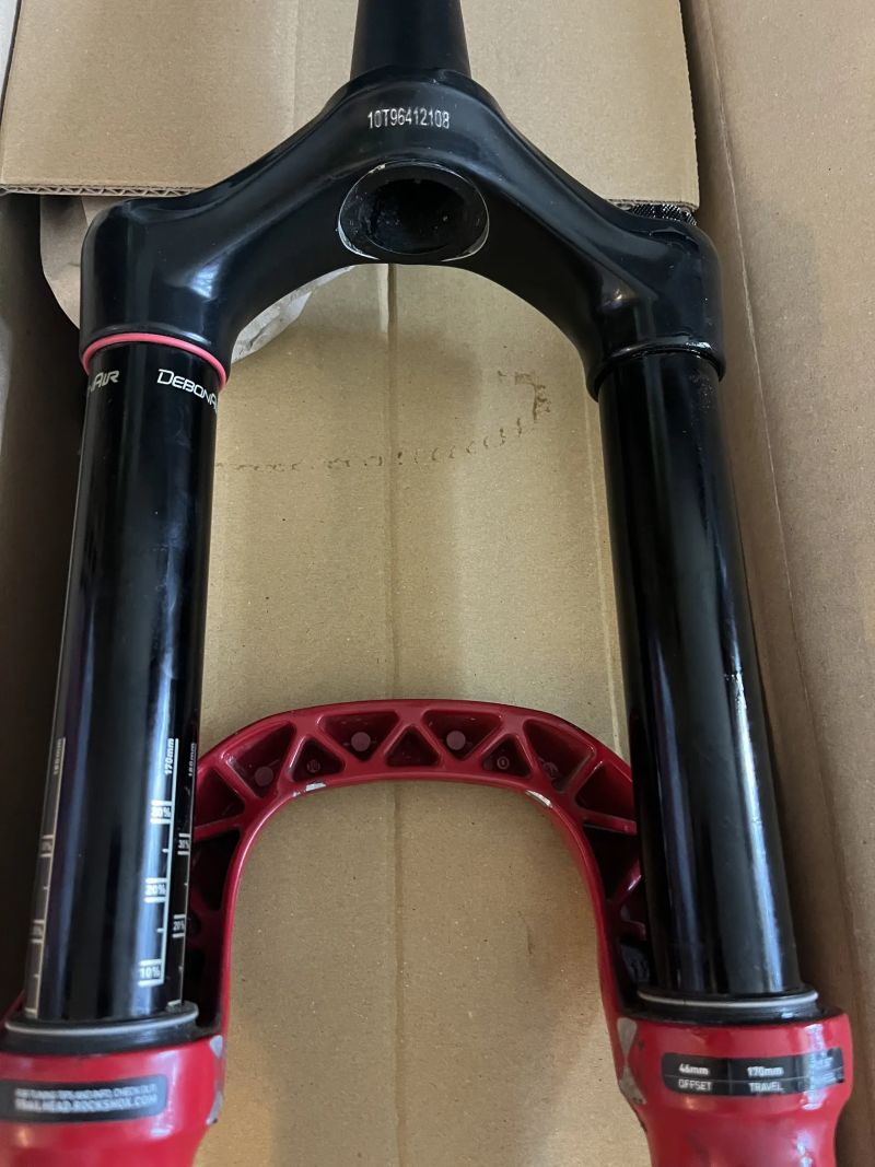 Rock Sho lyrik ultimate 27.5 170mm červená