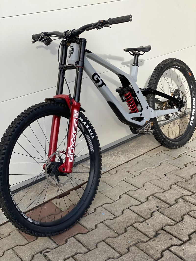 Sjezdové kolo GT Fury