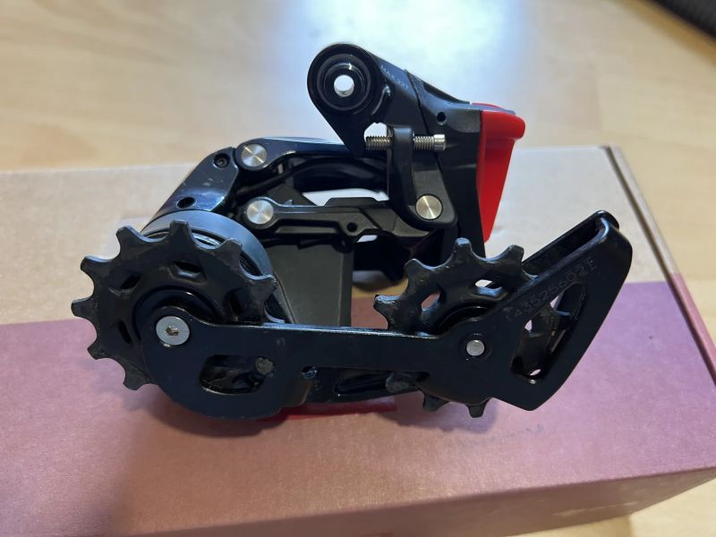 Prodám zadní přehazovačku SRAM Force eTap AXS (12s)