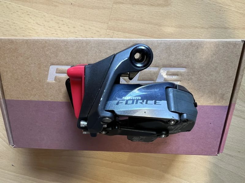 Prodám zadní přehazovačku SRAM Force eTap AXS (12s)