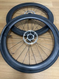 Prodám karbonová kola Syncros Capital 1.0 50 mm + kotouče SRAM 160 mm