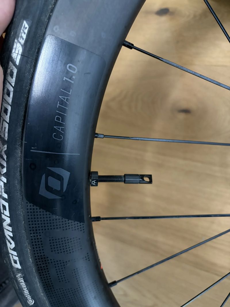 Prodám karbonová kola Syncros Capital 1.0 50 mm + kotouče SRAM 160 mm