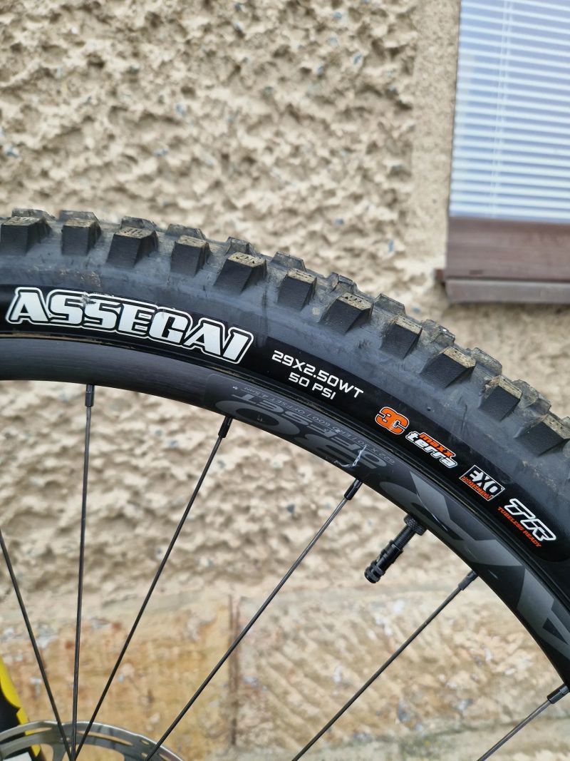 Santa Cruz Megatower S-Kit Carbon