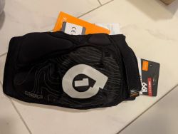 Chrániče kolen DBO 661 D30 velikost L