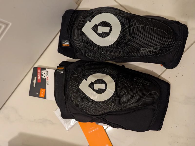 Chrániče kolen DBO 661 D30 velikost L