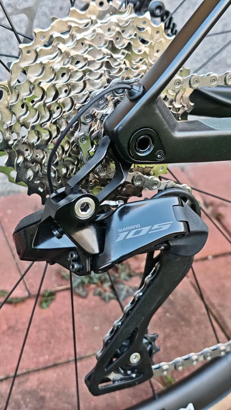 Nové silniční BMC Roadmachine velikost 56 (178-186 cm), karbon, Shimano 105 Di2 2x12 sp.