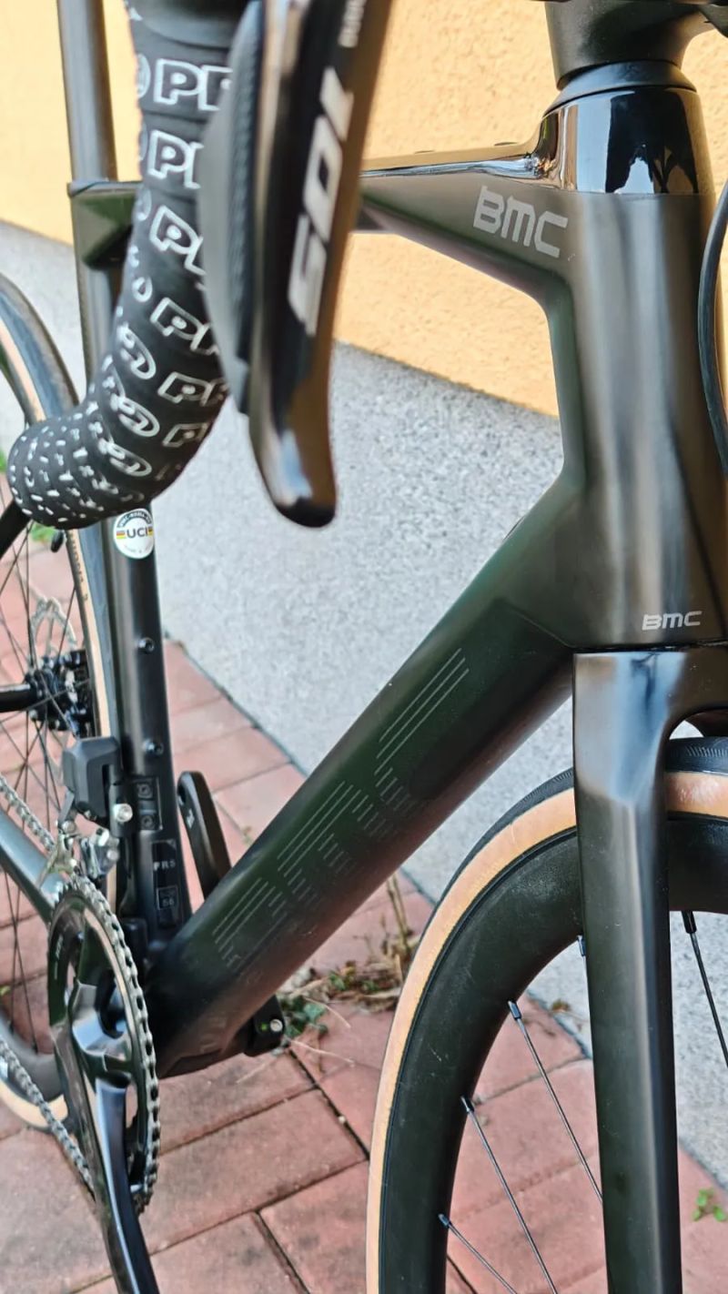 Nové silniční BMC Roadmachine velikost 56 (178-186 cm), karbon, Shimano 105 Di2 2x12 sp.