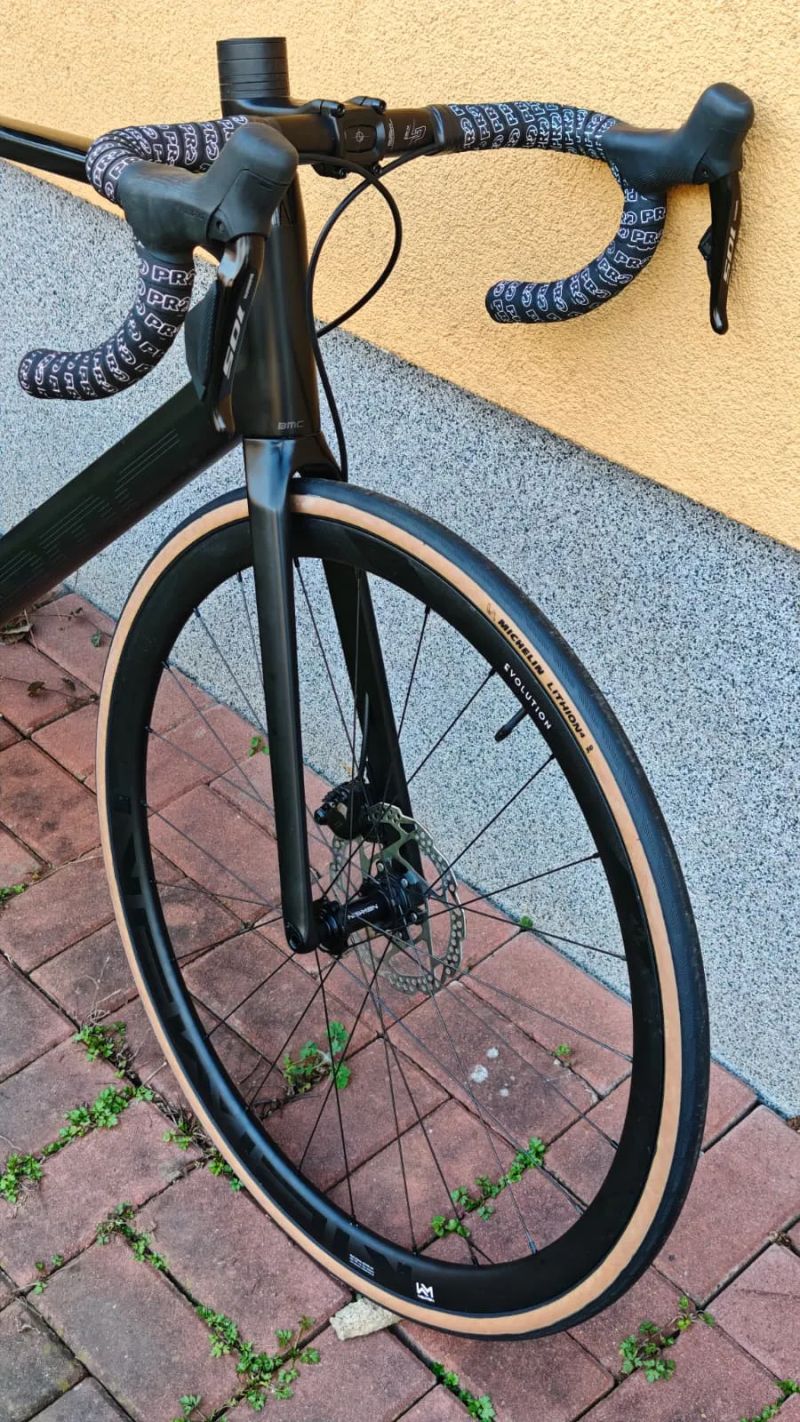 Nové silniční BMC Roadmachine velikost 56 (178-186 cm), karbon, Shimano 105 Di2 2x12 sp.