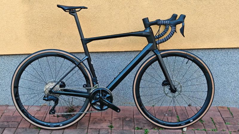 Nové silniční BMC Roadmachine velikost 56 (178-186 cm), karbon, Shimano 105 Di2 2x12 sp.