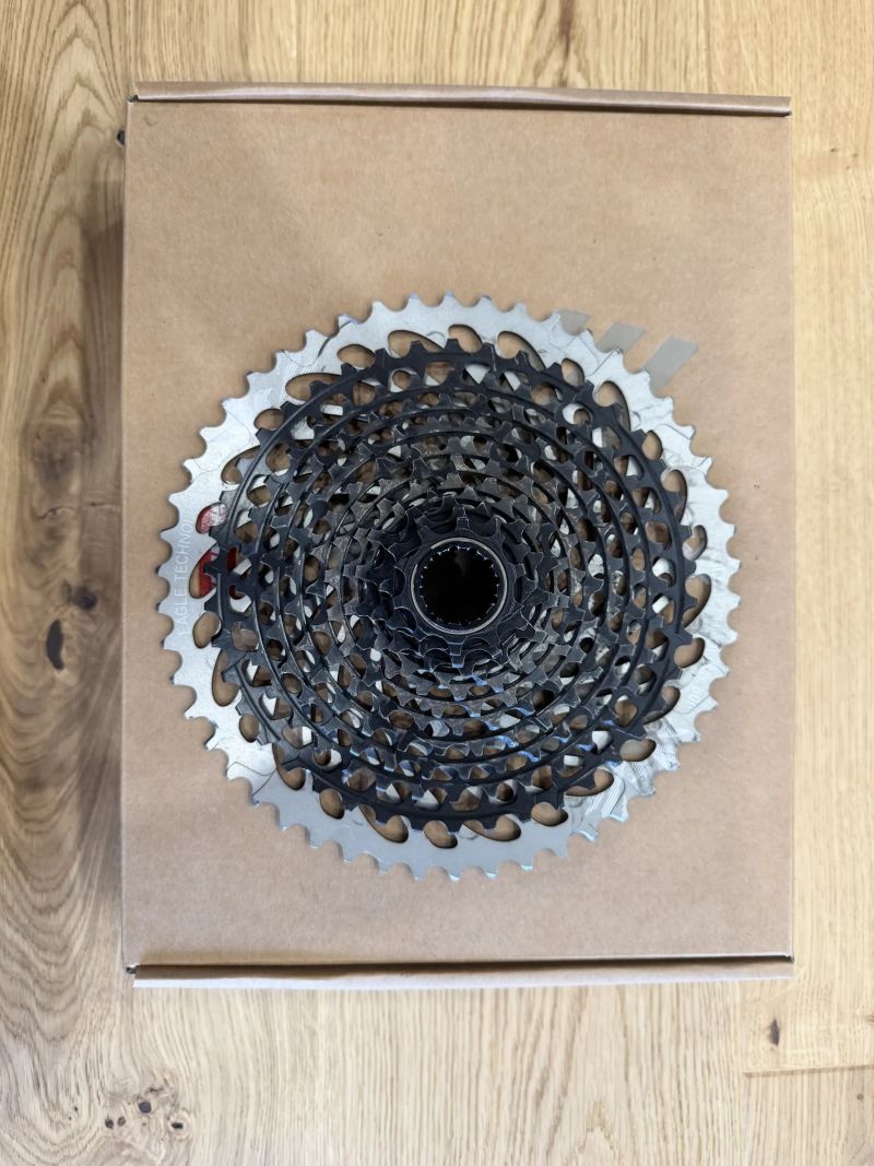 SRAM X01 AXS přehazovačka, kazeta a řetěz