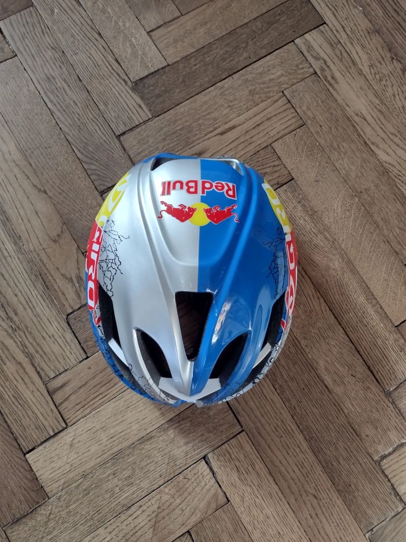 Red Bull helma