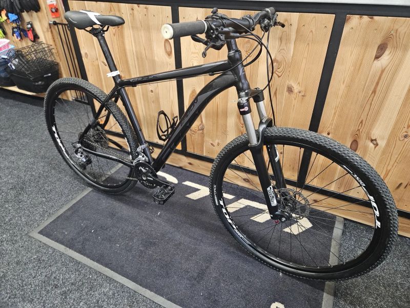 Force Epigoni, vel. L (najeto 50 km, vzduchová vidlice)