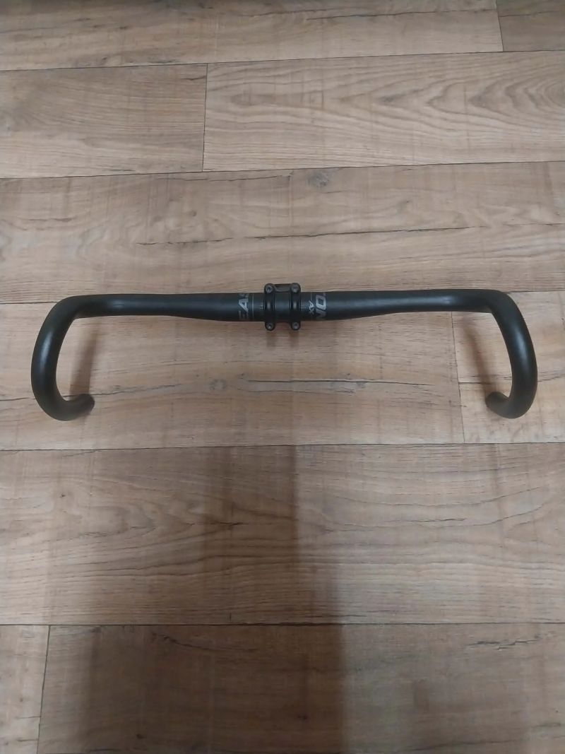  Hliníková řídítka Easton a představec