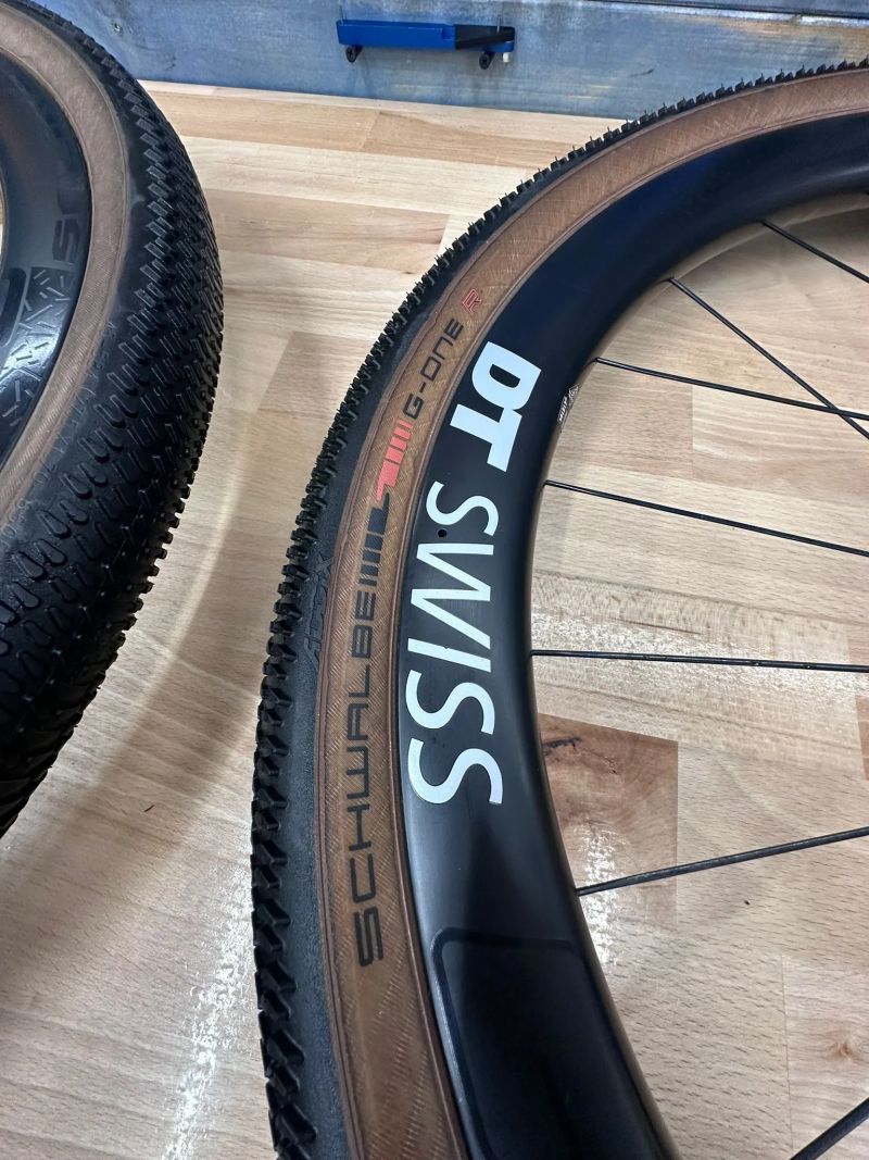 gravelová karbonová kola DT Swiss GRC 1400 I Centerlock I 240