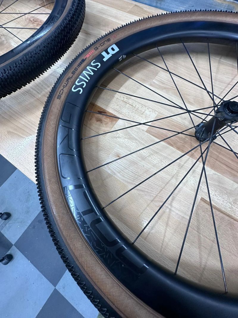 gravelová karbonová kola DT Swiss GRC 1400 I Centerlock I 240