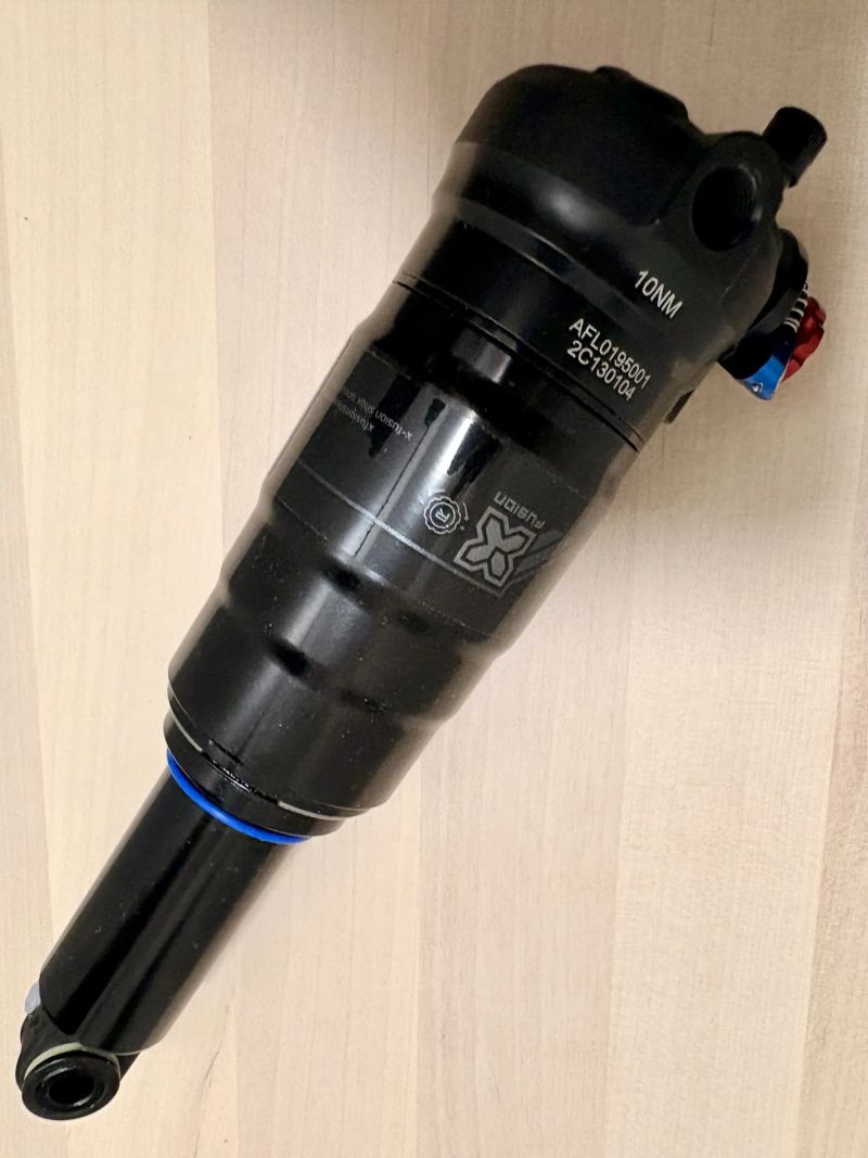 Tlumič X Fusion Nude O2 Pro RLX 185x55 Trunion pro Scott Genius