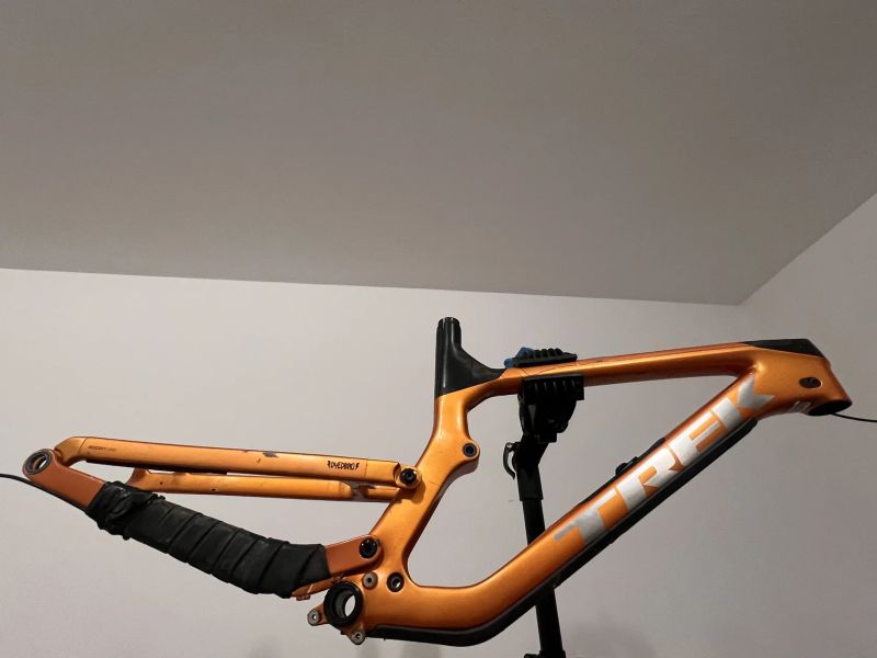 Trek Slash Carbon 9.7 Vahadlo Zadní stavba