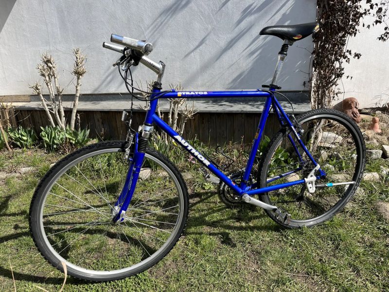 Lehké trekové kolo Author Stratos