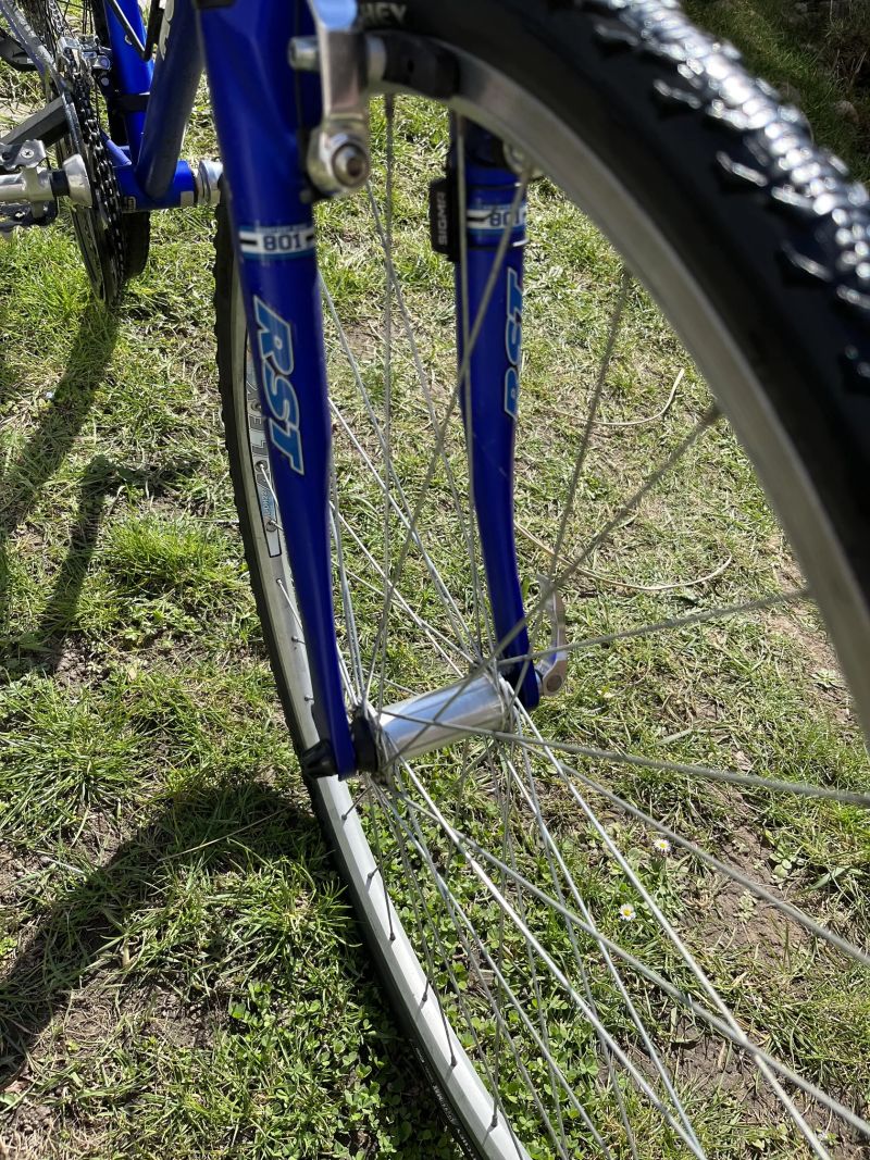 Lehké trekové kolo Author Stratos