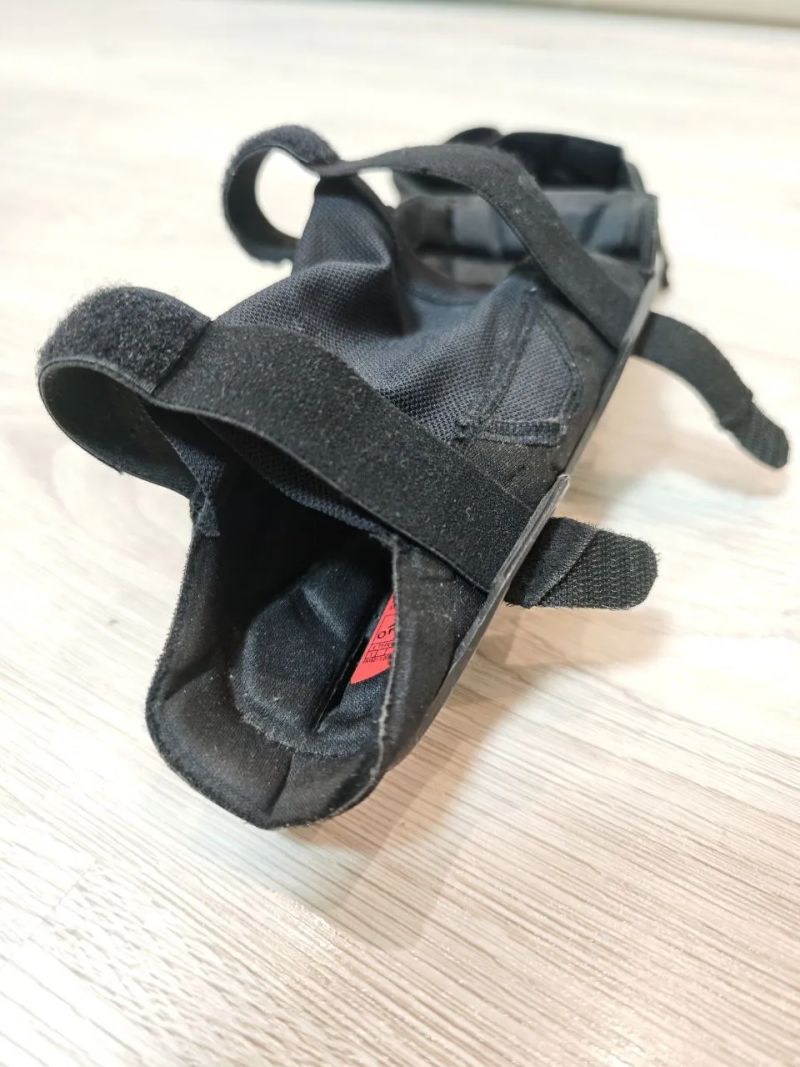 Chrániče loktů Fox Titan L/XL sedí na ruku 30cm