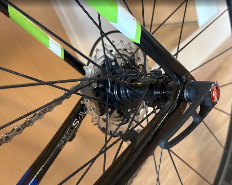 Cannondale SupersixEvo, vel 60, karbonové kolo o váze 7,8kg, včetně zapletených 5cm kol EIE