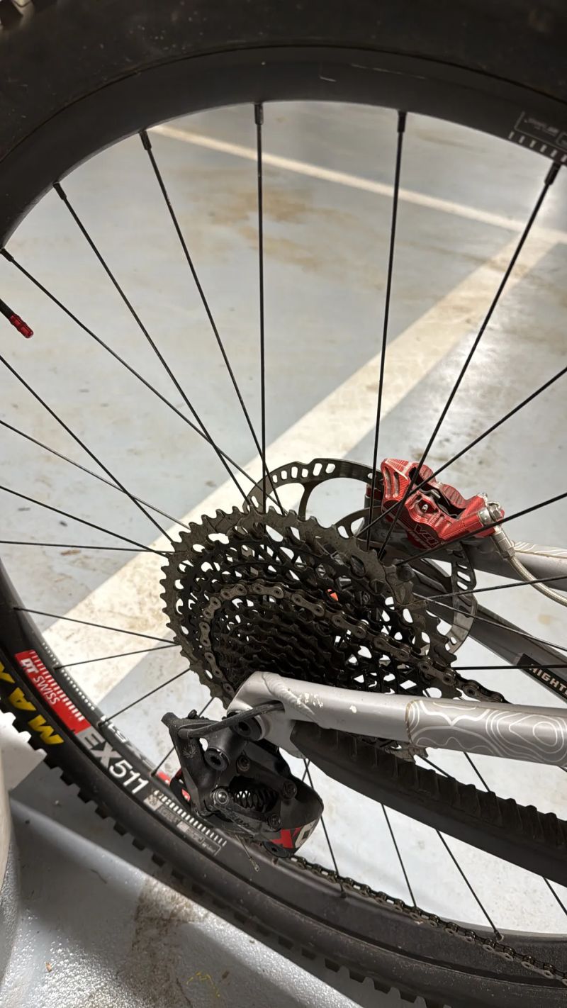 Santa Cruz HighTower AL / Ultimate Tlmiče / Hope / DT swiss