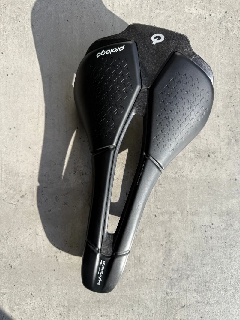 Prodám karbonové sedlo Prologo SCRATCH M5 - REZERVOVÁNO