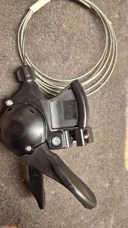 Řadící páčka Shimano Altus, SL-M2010, pravá 9speed