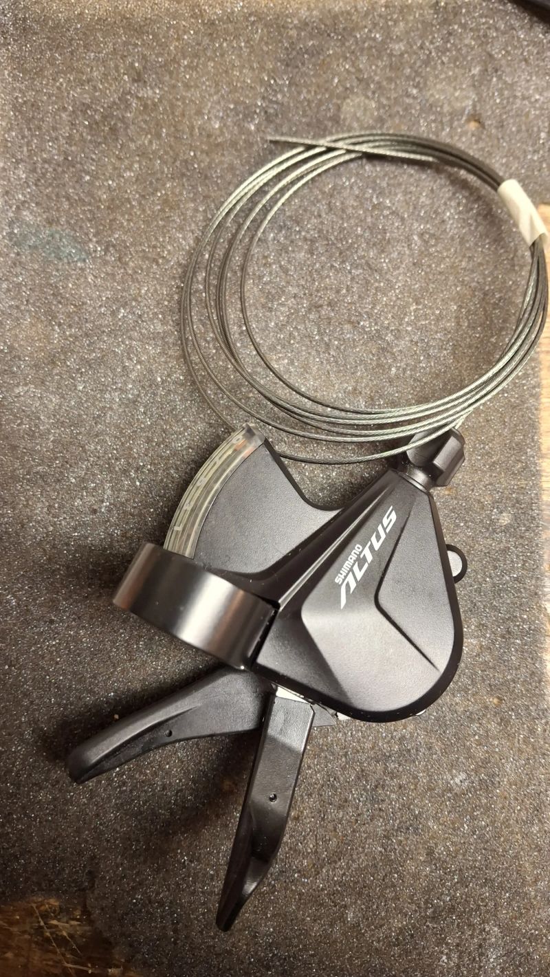 Řadící páčka Shimano Altus, SL-M2010, pravá 9speed