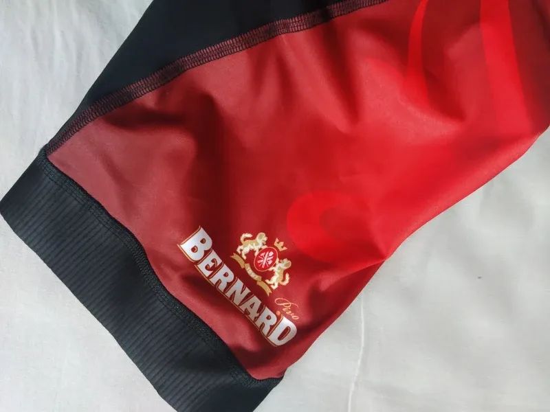 Cyklistický závodní dres Bernard vel. M, cyklistické triko a kalhoty