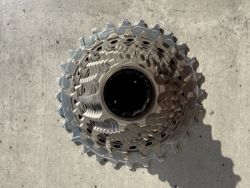 Prodám kazetu Sram RED 12s 10 - 28 (pouze vyzkoušeno do 100km)