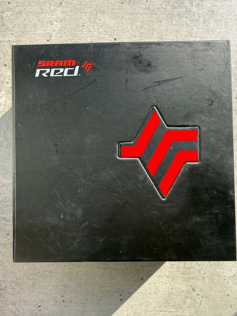 Prodám kazetu Sram RED 12s 10 - 28 (pouze vyzkoušeno do 100km)