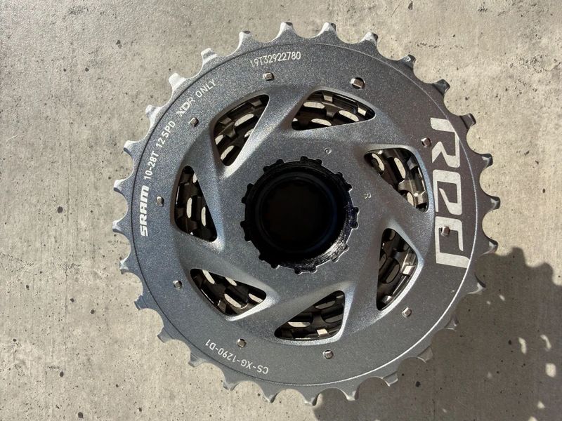 Prodám kazetu Sram RED 12s 10 - 28 (pouze vyzkoušeno do 100km)