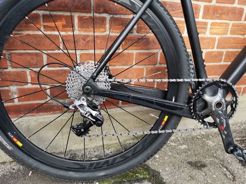 Felt – karbonový gravelbike, 56 cm rám – 9,6 kg – 39 900 Kč