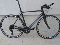 Karbonové fitness kolo