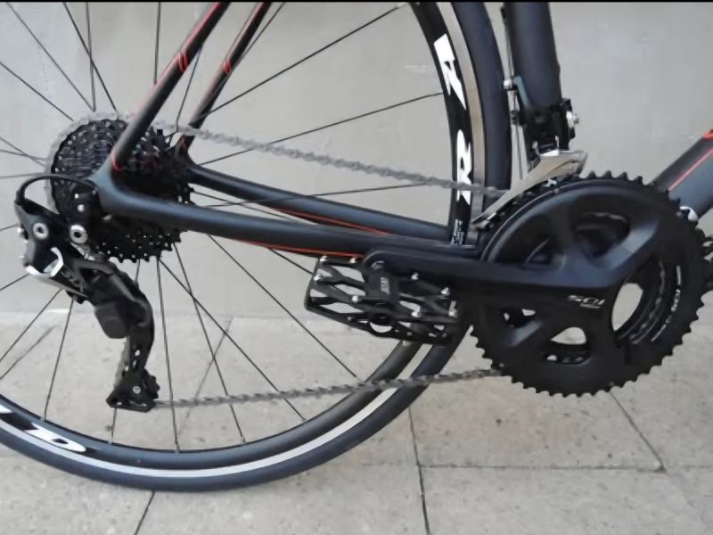 Karbonové fitness kolo