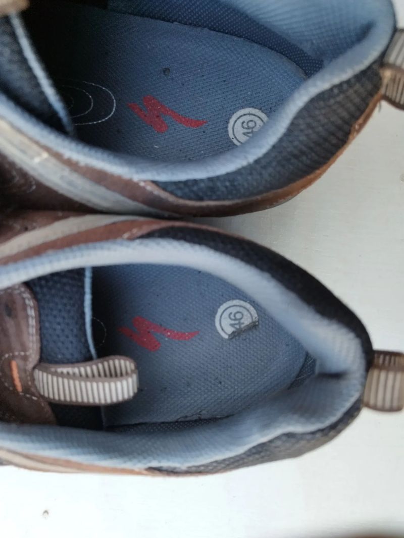 Tretry zn. Specialized, jedny polotvrdé vel.46 a druhé pevné vel.47. Cena za jedny 350,-Kč