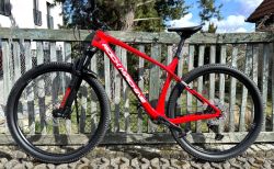 ROCK MACHINE BLIZZ CRB 30-29, Carbon, ROCKSHOX, DEORE, PEVNÉ OSY, Karbon sedlovka