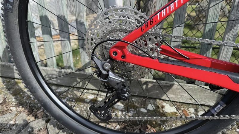 ROCK MACHINE BLIZZ CRB 30-29, Carbon, ROCKSHOX, DEORE, PEVNÉ OSY, Karbon sedlovka