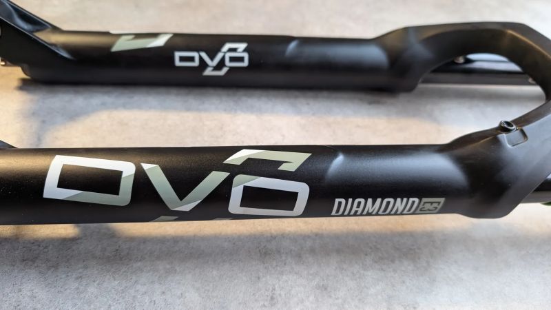 DVO Diamond E3 160mm 29" vidlice, 15x110mm boost