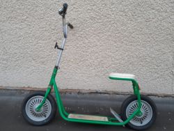 Dětská koloběžka s nafukovacími koly