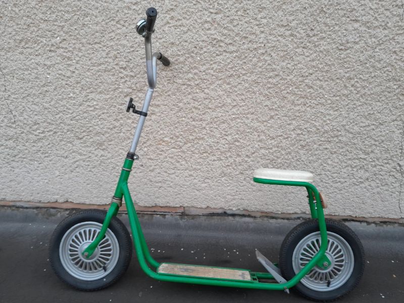 Dětská koloběžka s nafukovacími koly